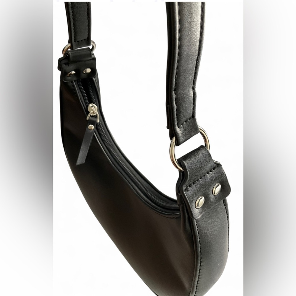 Elegant Black Shoulder Bag - Picture 8 of 9